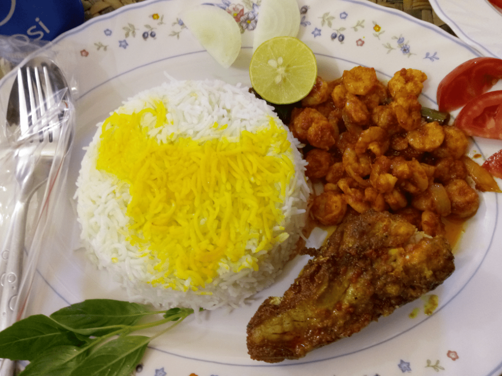 Irán - Qeshm - Amini's House - Gambas con arroz (comida)