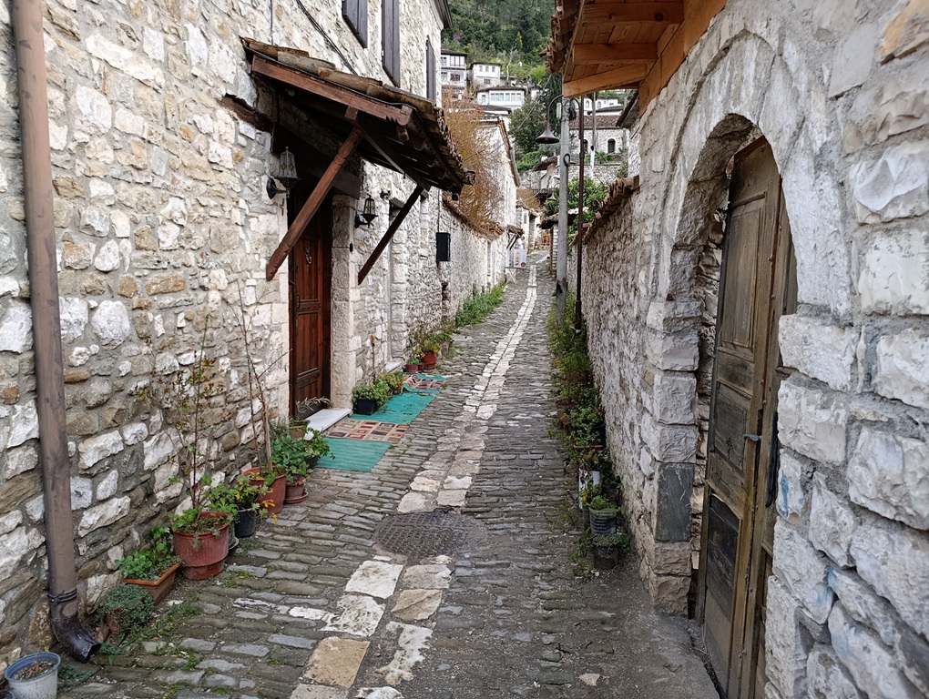 Albania - Berat - Gorica - Calles