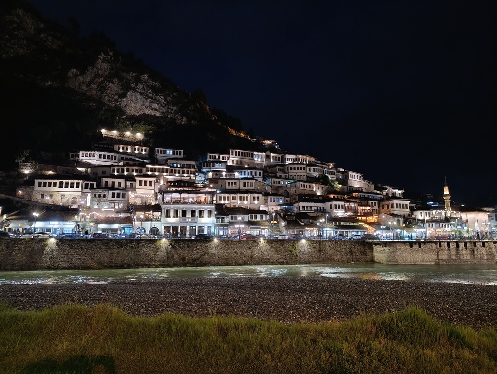 Albania - Berat - Mangalem (vistas de noche)