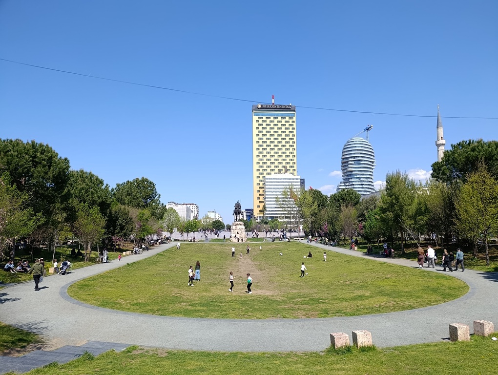 Albania - Tirana - Parque Rinia